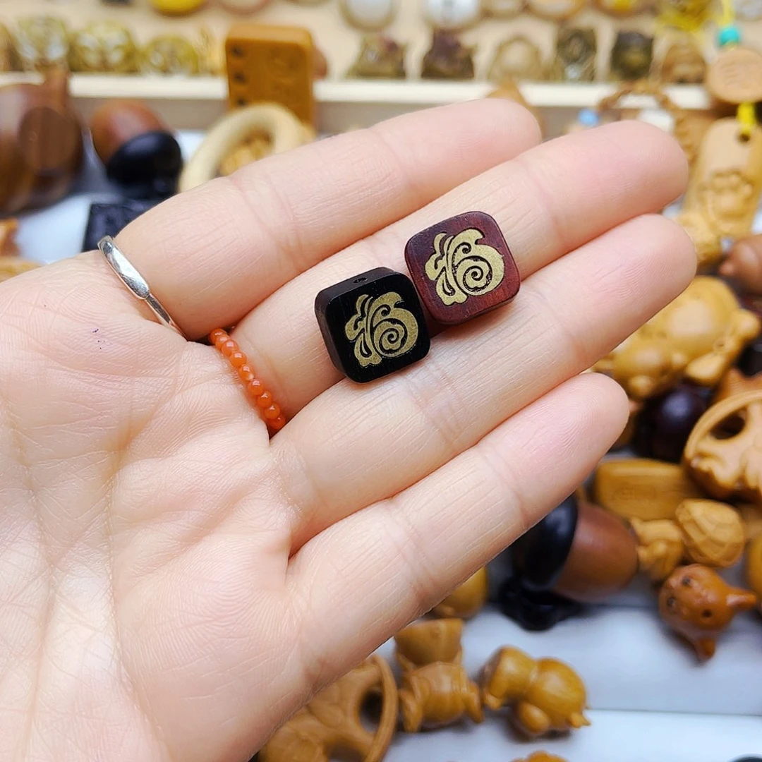 桃核吊坠手工打磨配饰