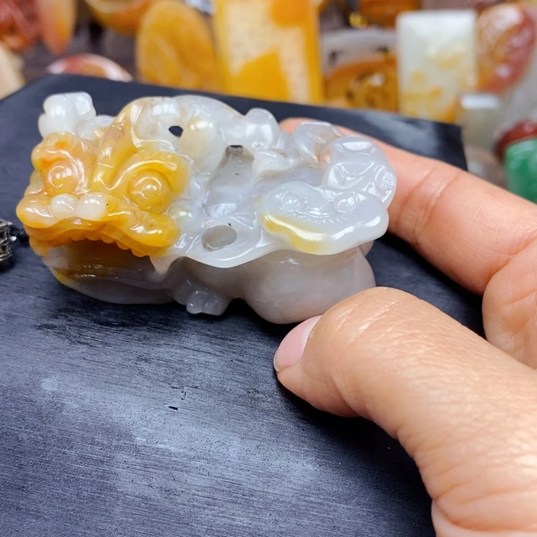 石英质玉（黄龙玉）颈饰未镶嵌