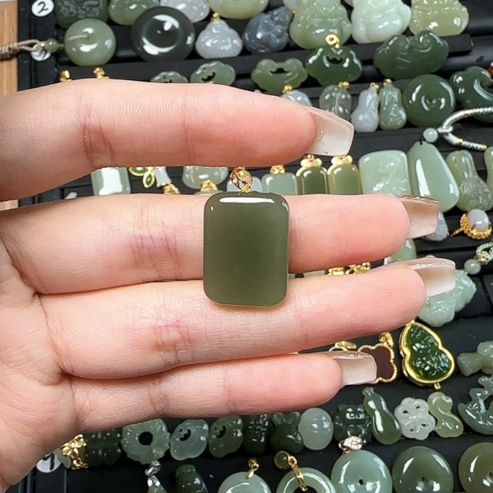 和田玉18K金镶嵌颈饰