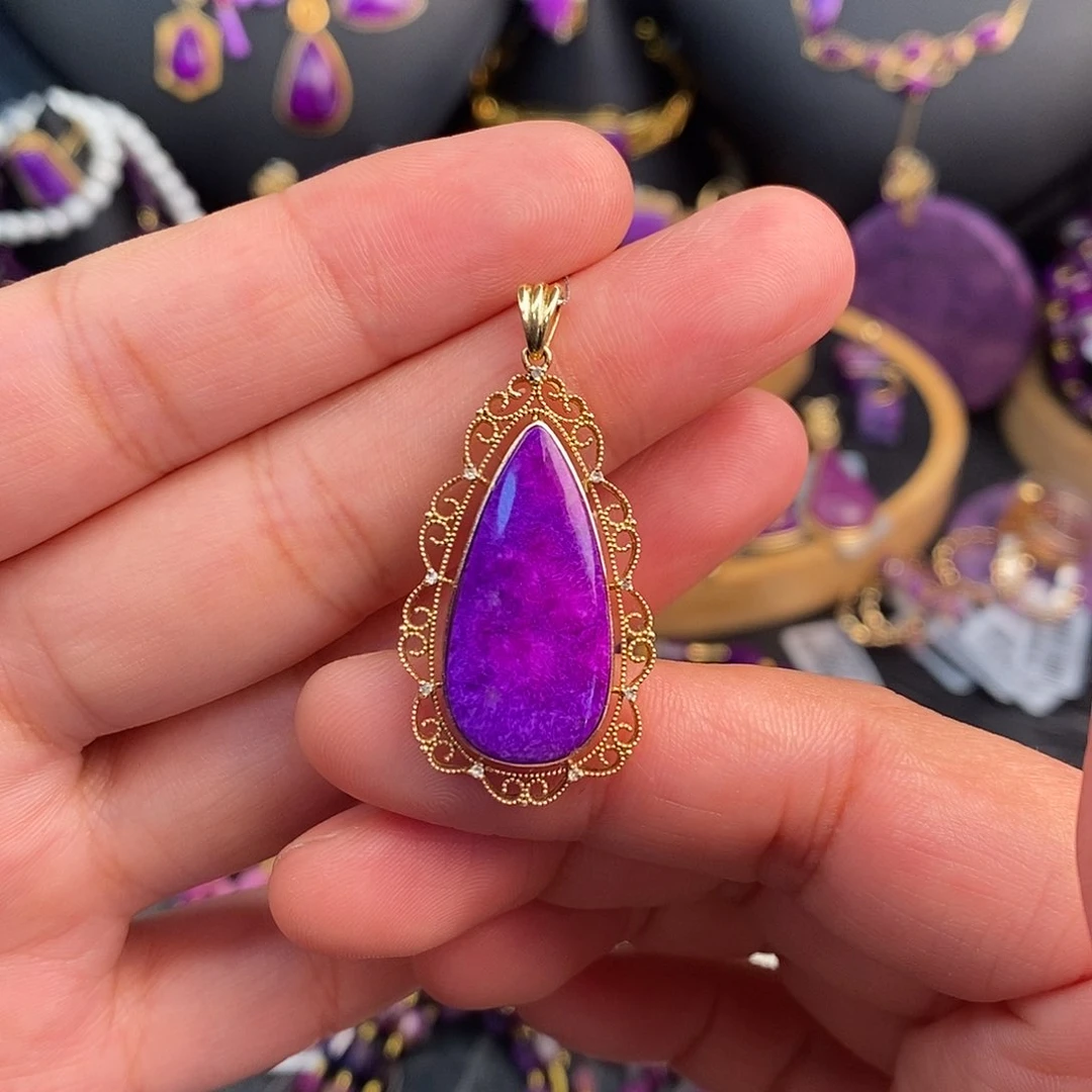 18K金镶嵌苏纪石（舒俱来）吊坠