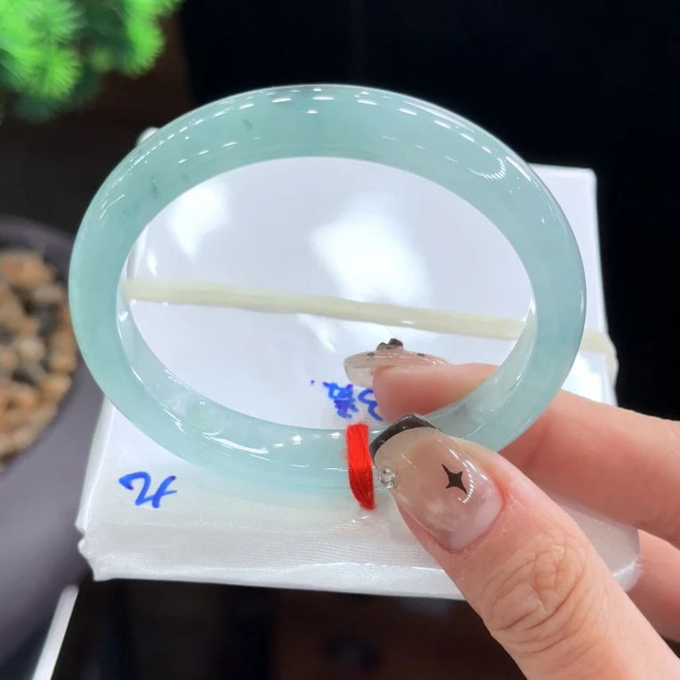 53贵妃孔雀蓝种水高级感翡翠手镯