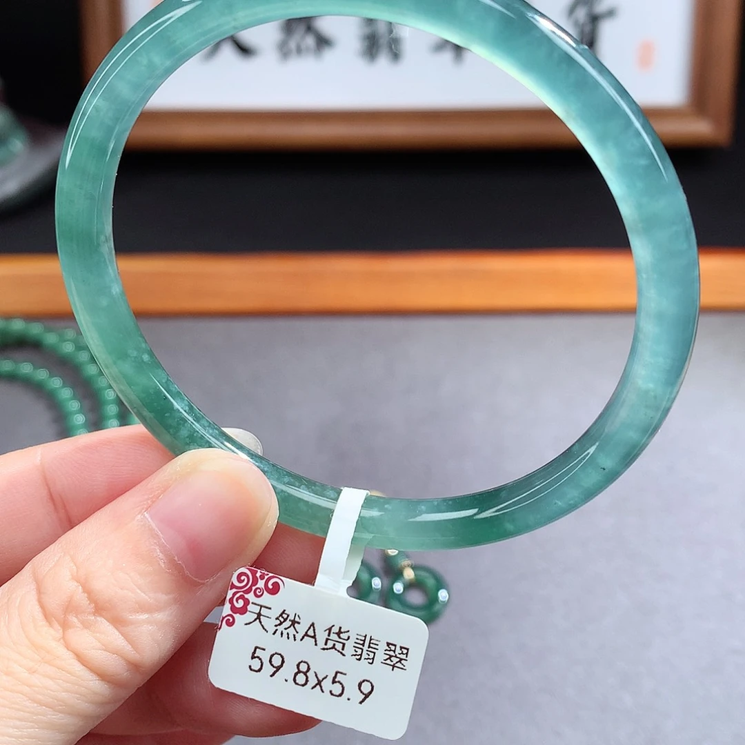 翡翠手镯（圆镯）未镶嵌