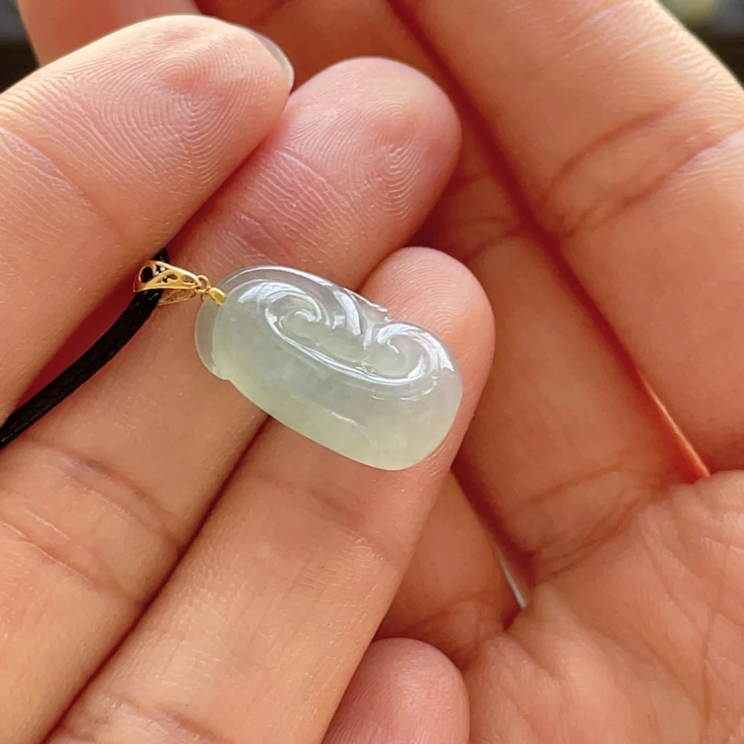 翡翠颈饰18K金镶嵌如意