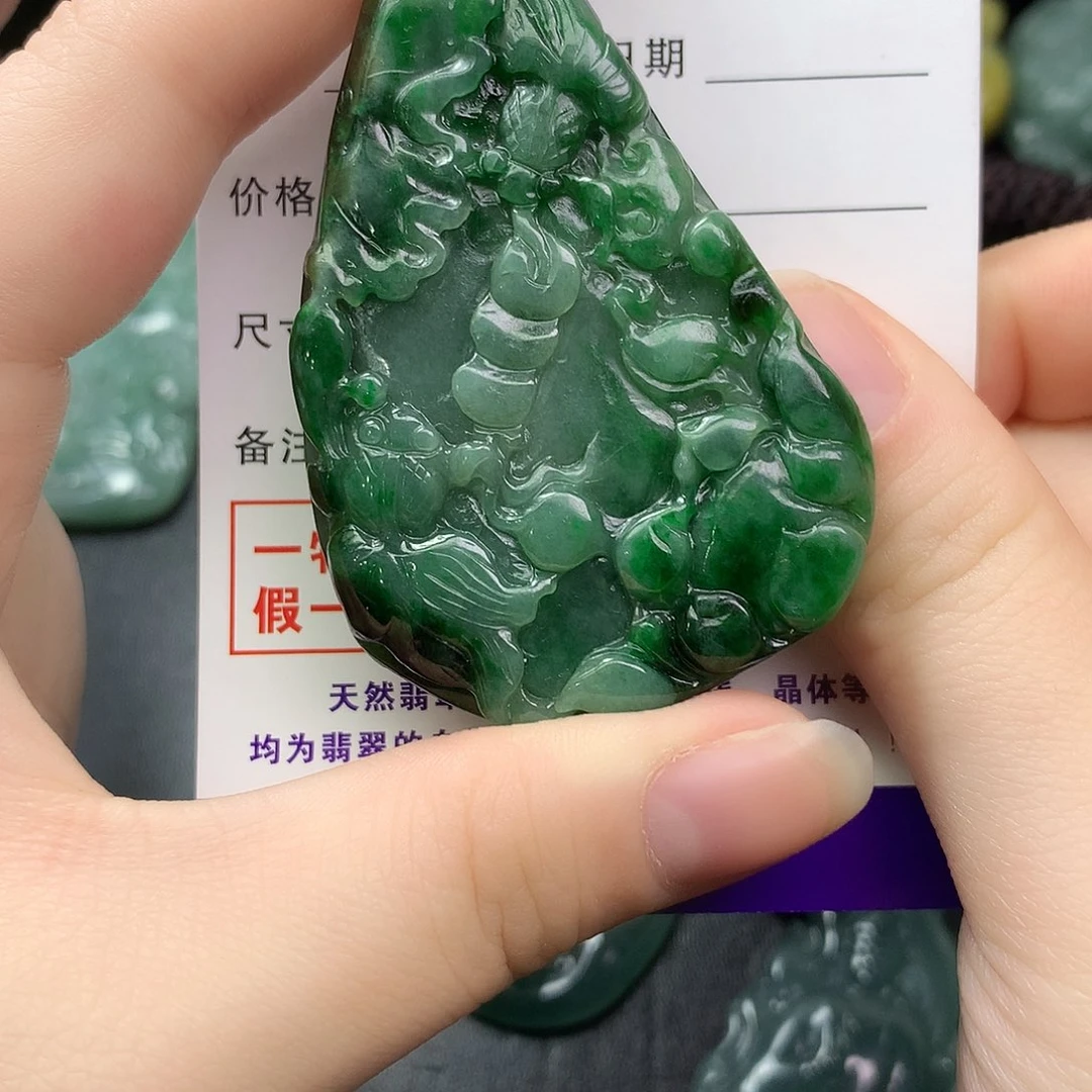 翡翠未镶嵌颈饰荷叶鱼