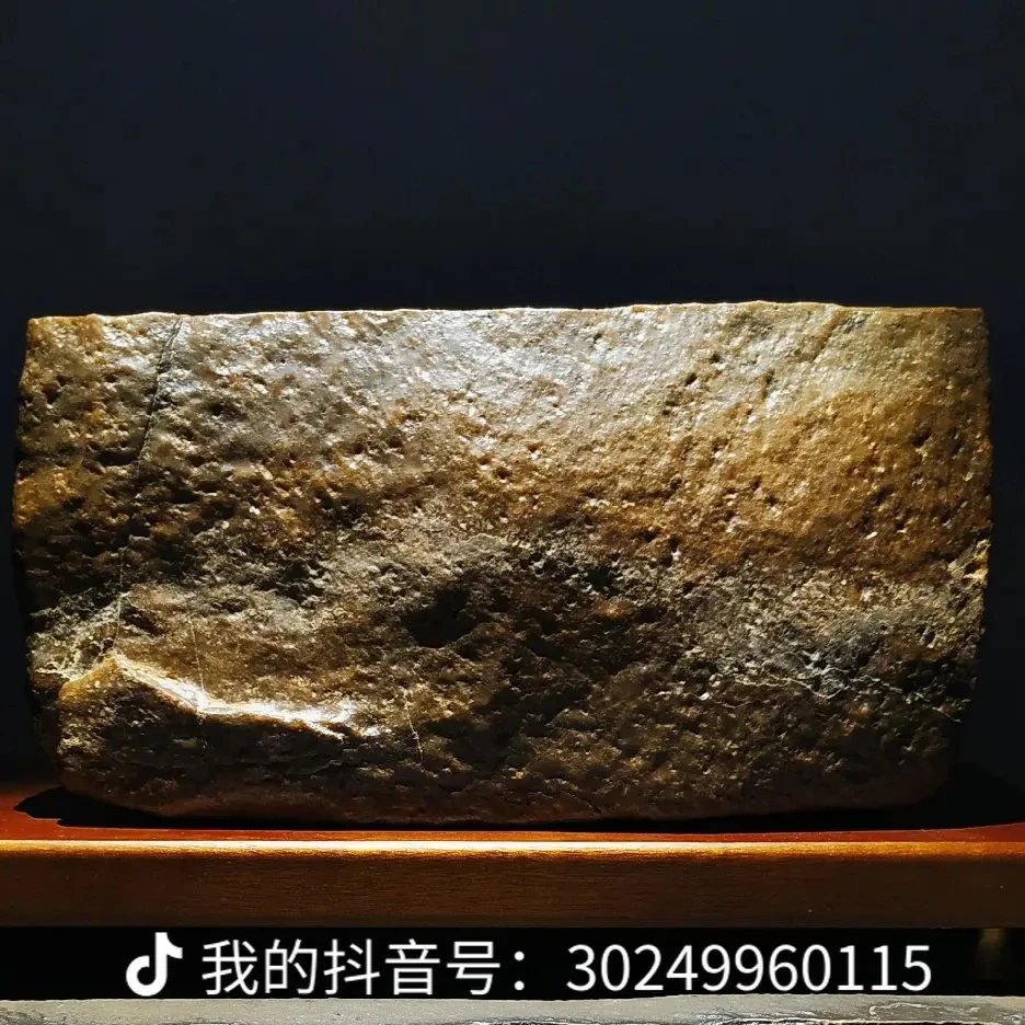马鬃山戈壁石，方正 规整 简约，喜欢的一定很喜欢。尺寸19*11*10cm。