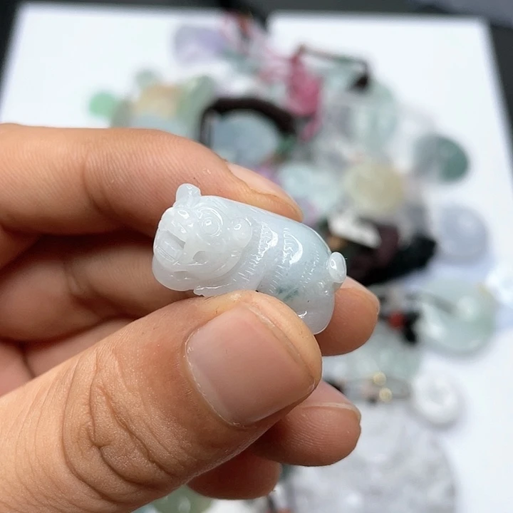 翡翠未镶嵌颈饰翡翠