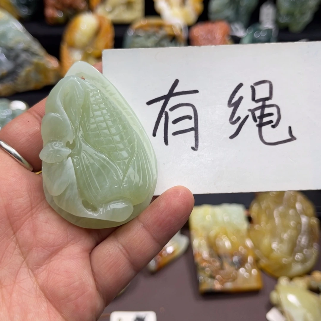 蛇纹石玉未镶嵌颈饰