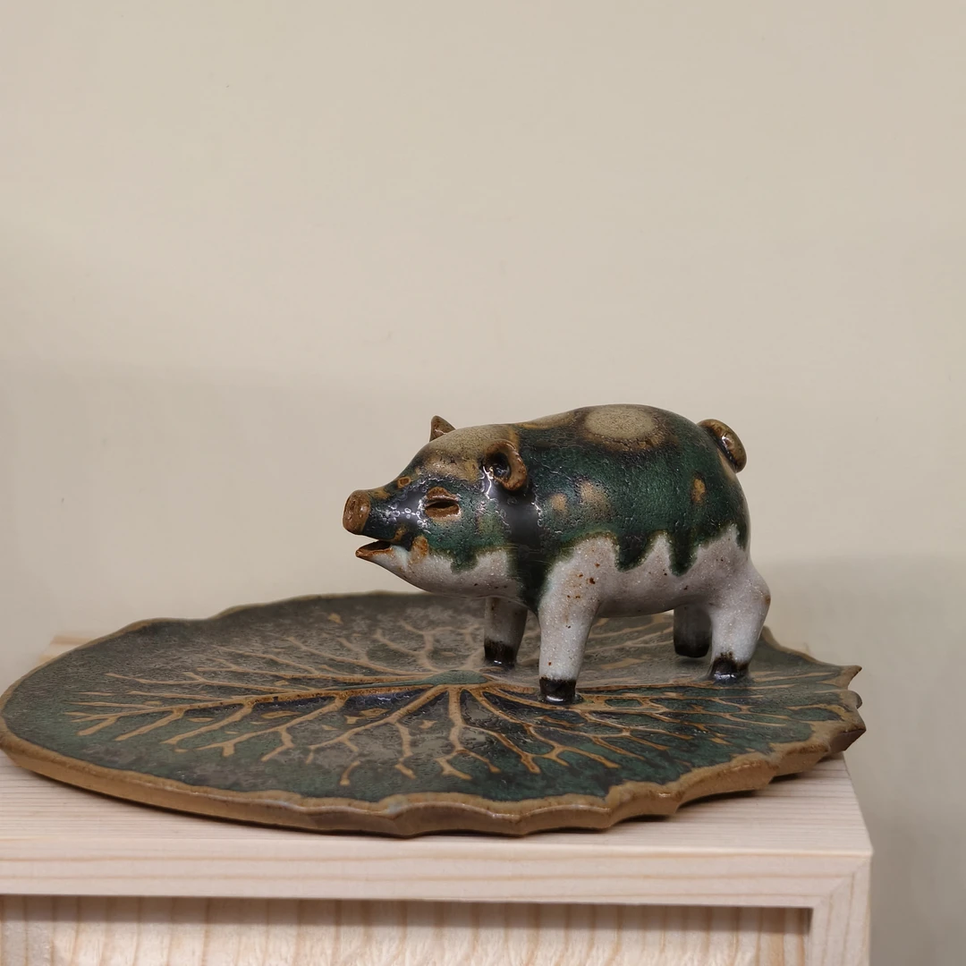半月陶坊林义杰手工荷叶小猪纯手工摆件复古雕塑工艺品创意陶瓷