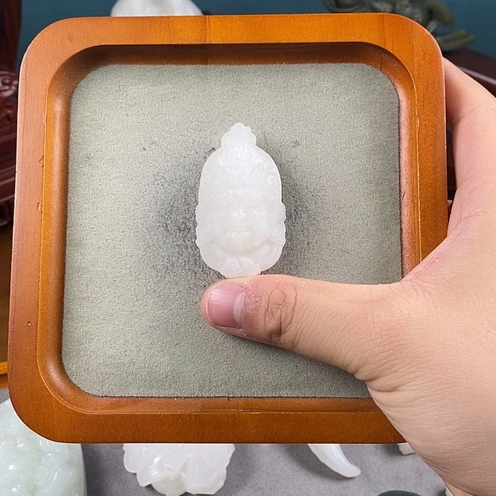 和田玉未镶嵌颈饰黄财首