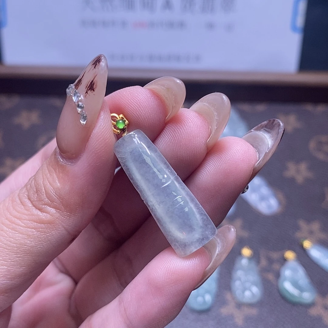 翡翠未镶嵌颈饰11