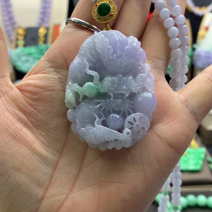 翡翠吊坠(赠链)未镶嵌