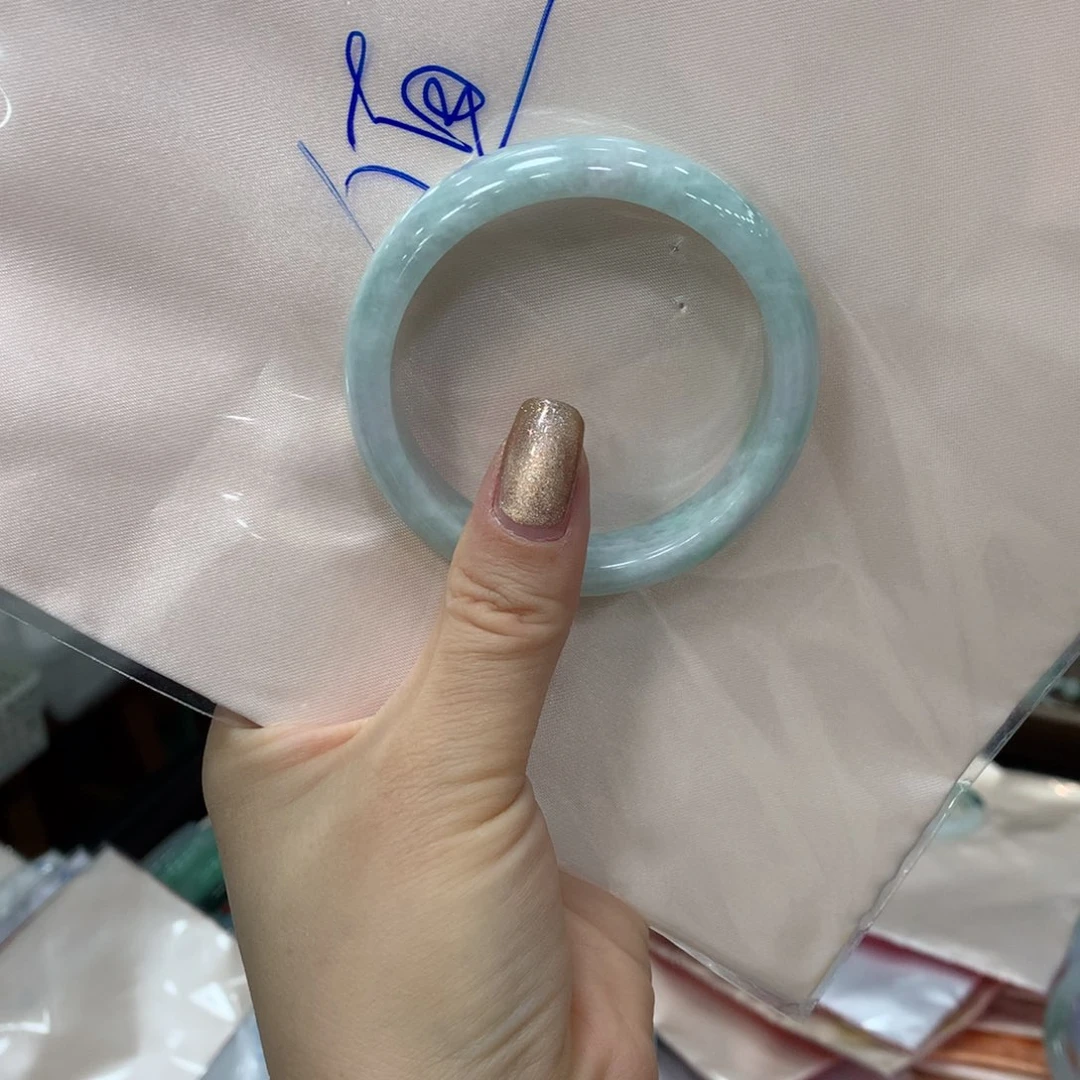 翡翠手镯未镶嵌小****?买断