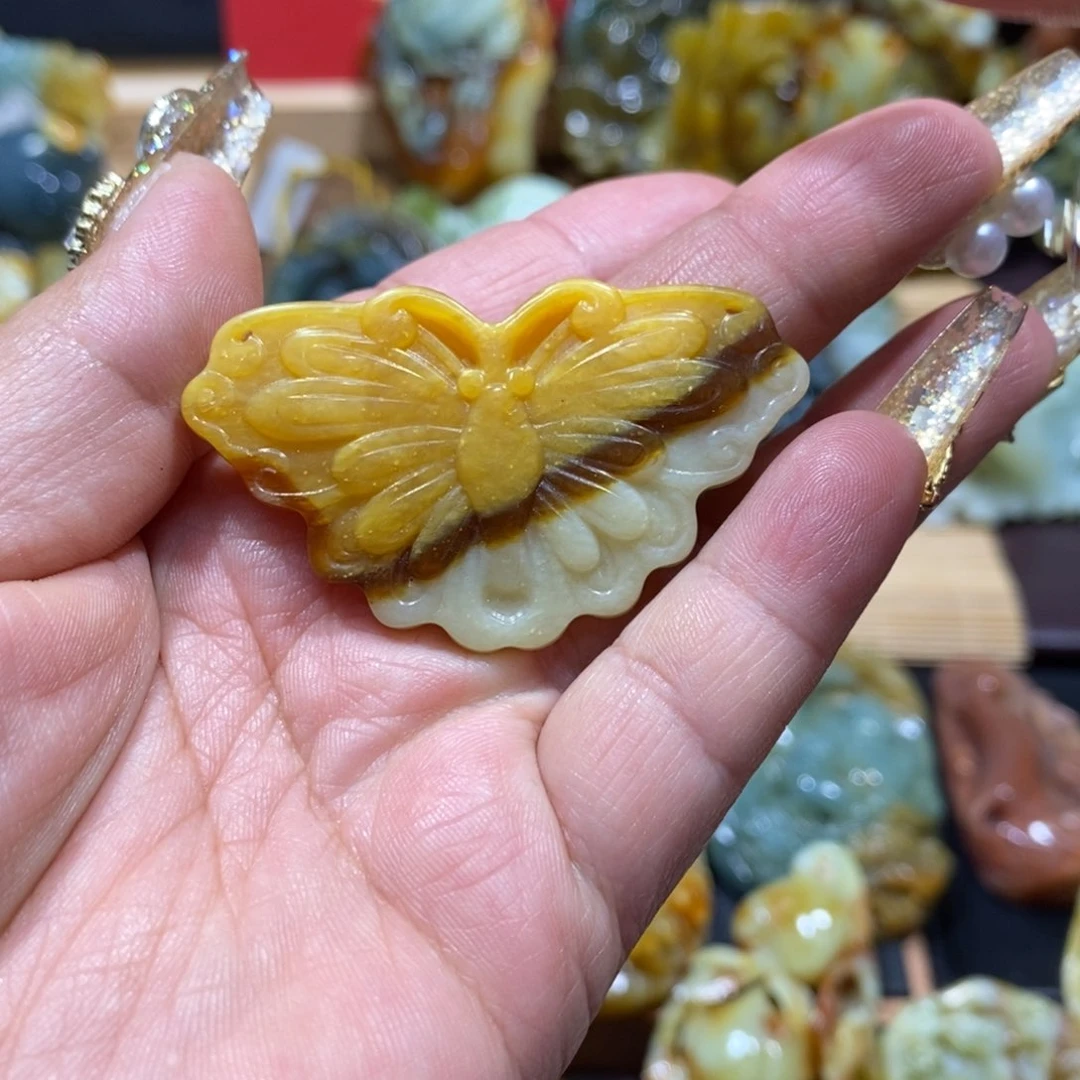 蛇纹石玉颈饰未镶嵌