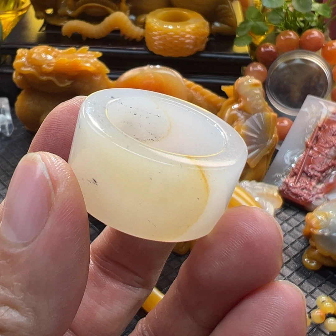 石英质玉未镶嵌颈饰