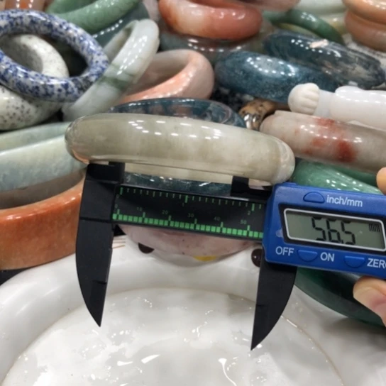 未镶嵌石英质玉珠宝半成品10