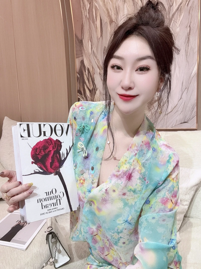 DC【彩云之上】钉珠片花时尚显瘦网红修身印云朵碎花开衫上衣