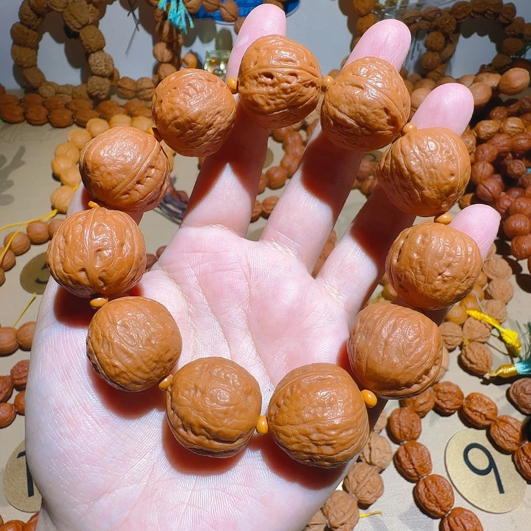 文玩核桃吊坠光头强