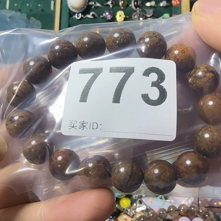 傲***咒石英质玉未镶嵌手链