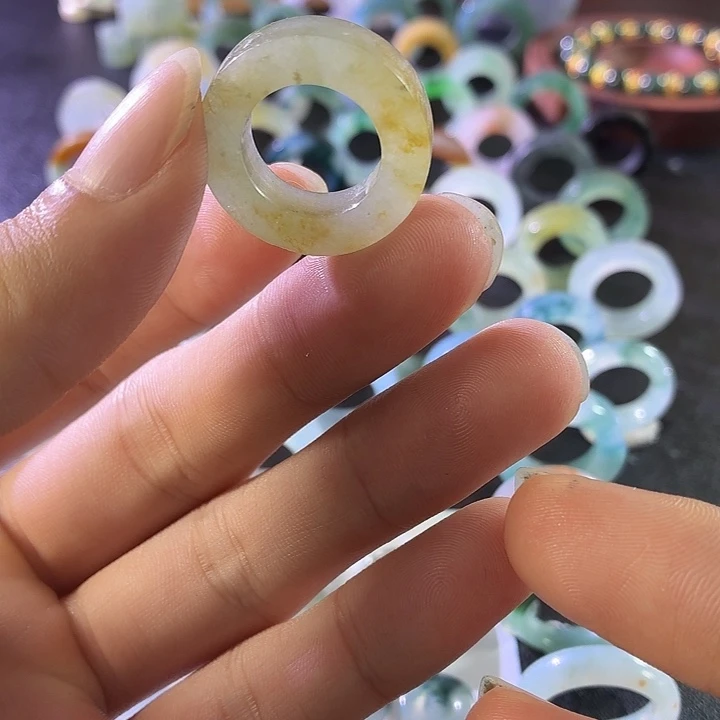定制翡翠未镶嵌戒指