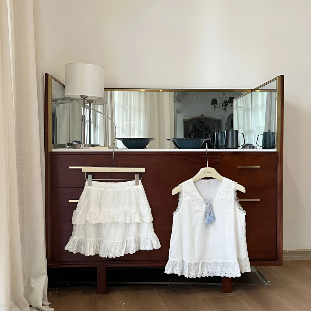 【赵小小&塞德日记】27757 漂亮无袖背心女白色上衣+蕾丝蛋糕半身裙