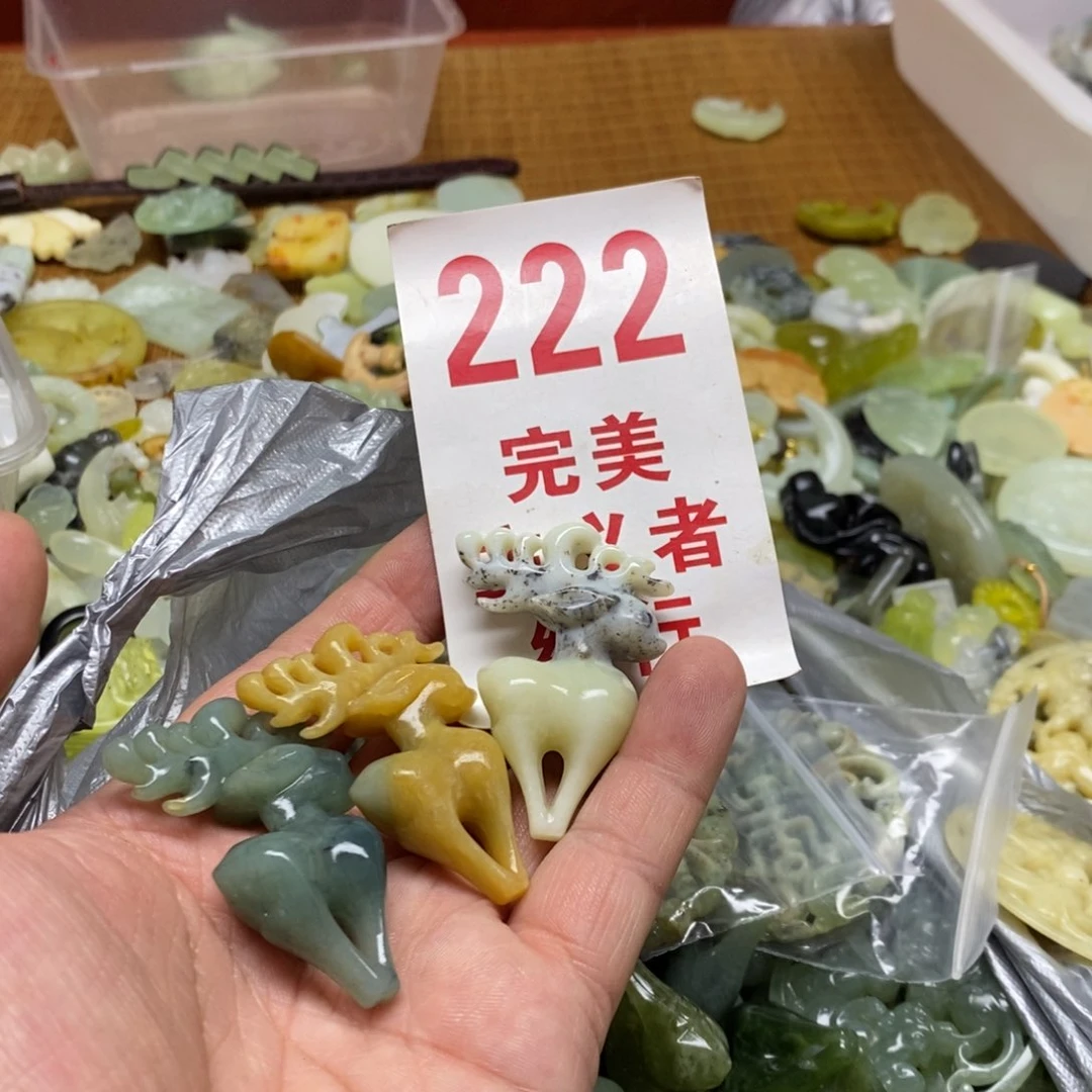 蛇纹石玉挂坠未镶嵌