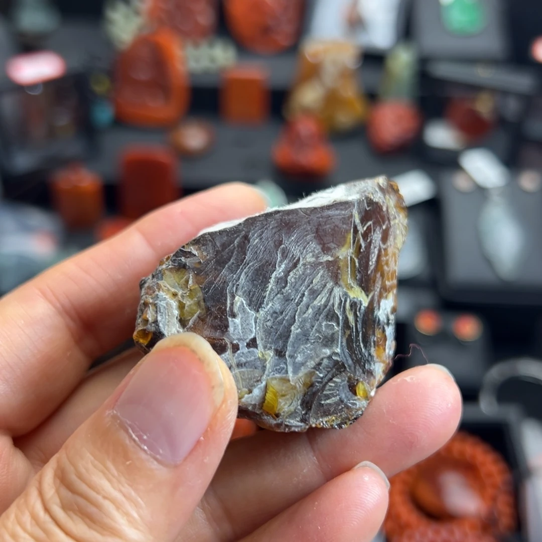 未镶嵌琥珀珠宝奇石