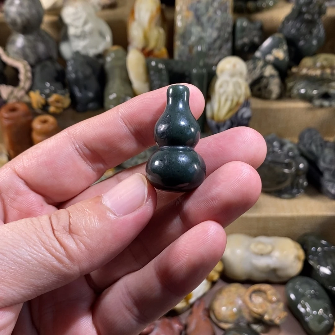 未镶嵌透闪石质玉挂件
