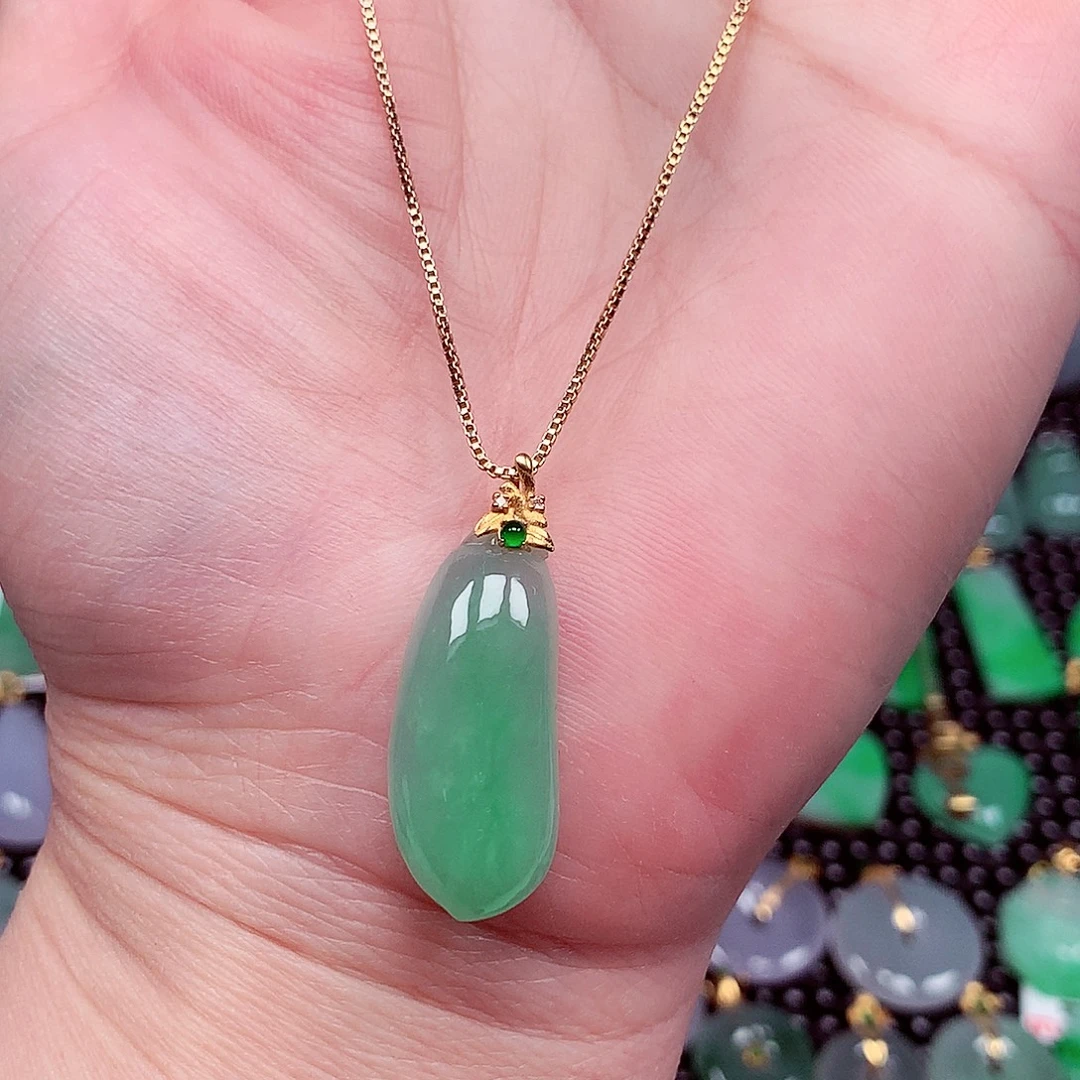 翡翠18K金镶嵌颈饰