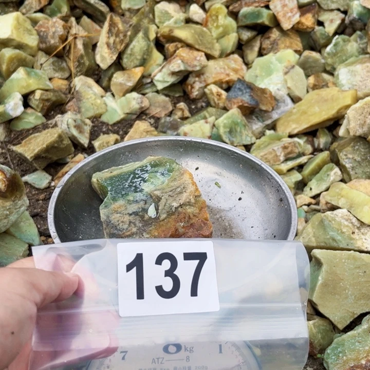 未镶嵌蛇纹石玉珠宝半成品