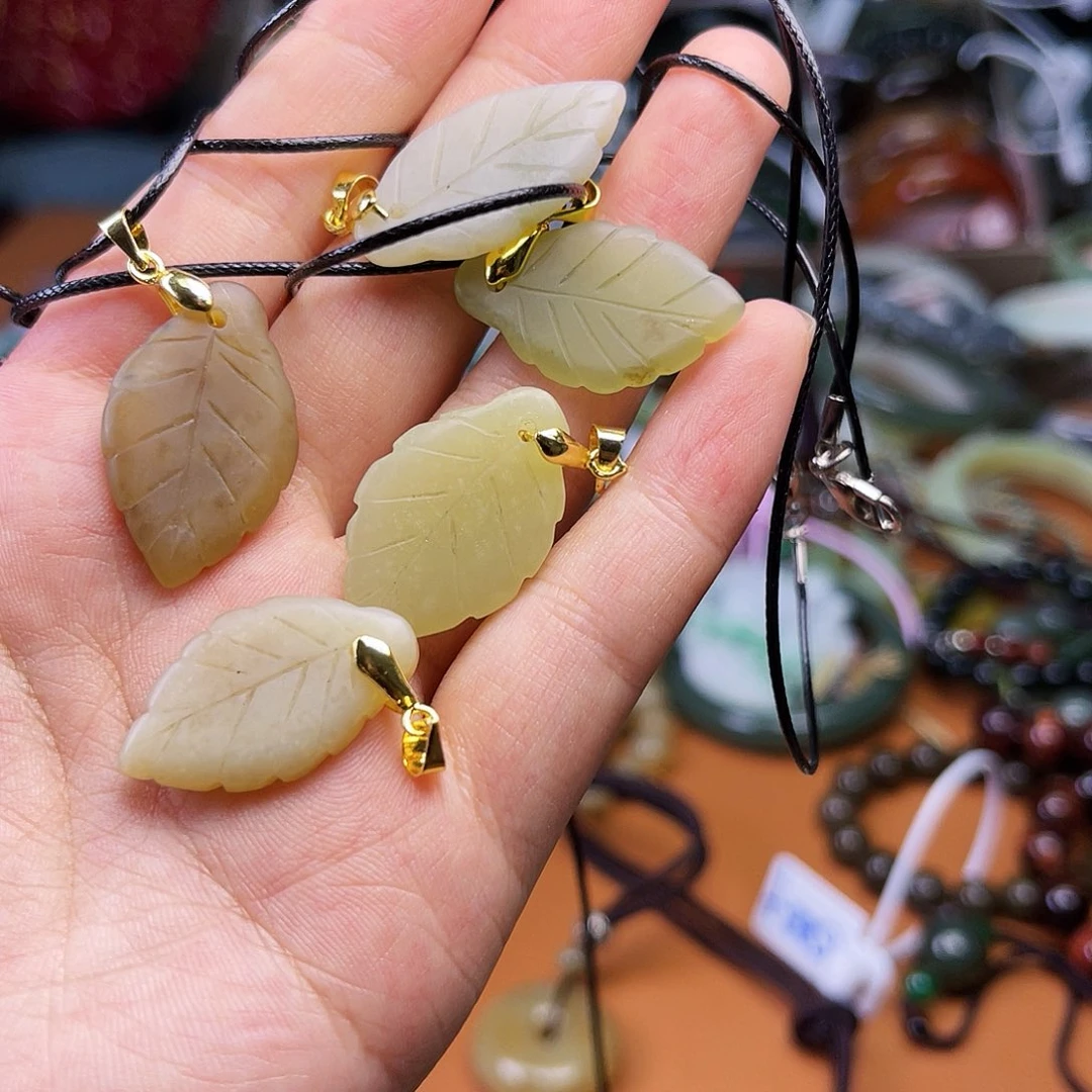 翡翠未镶嵌颈饰这