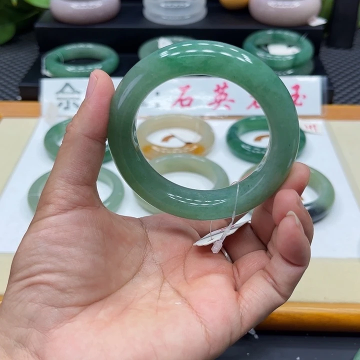 石英质玉手镯未镶嵌菲*