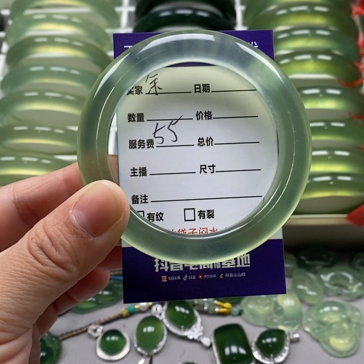 蛇纹石玉手镯未镶嵌余***?