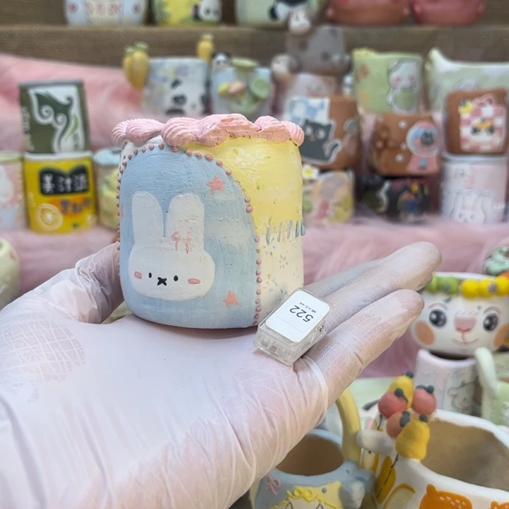 522兔子蛋糕花盆手绘