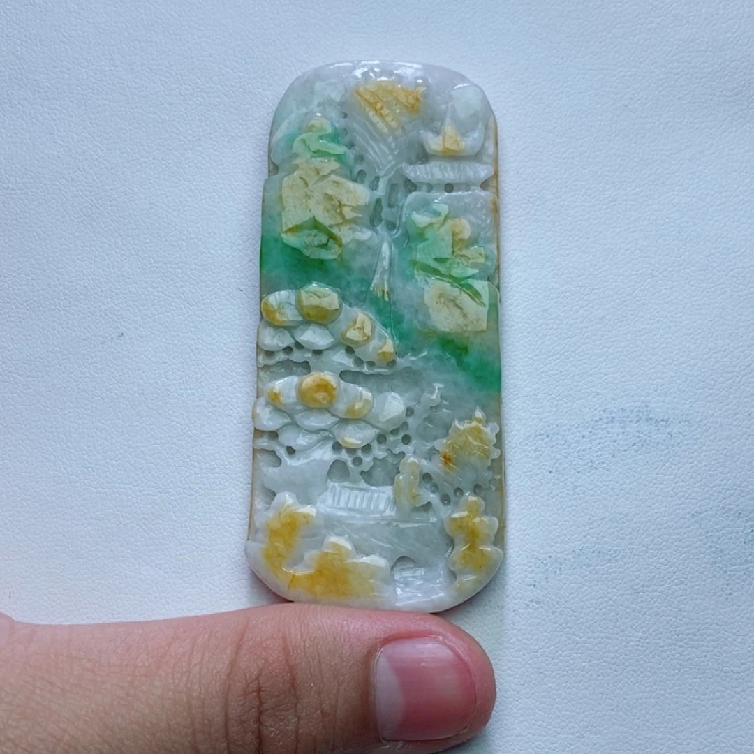 翡翠未镶嵌颈饰山水