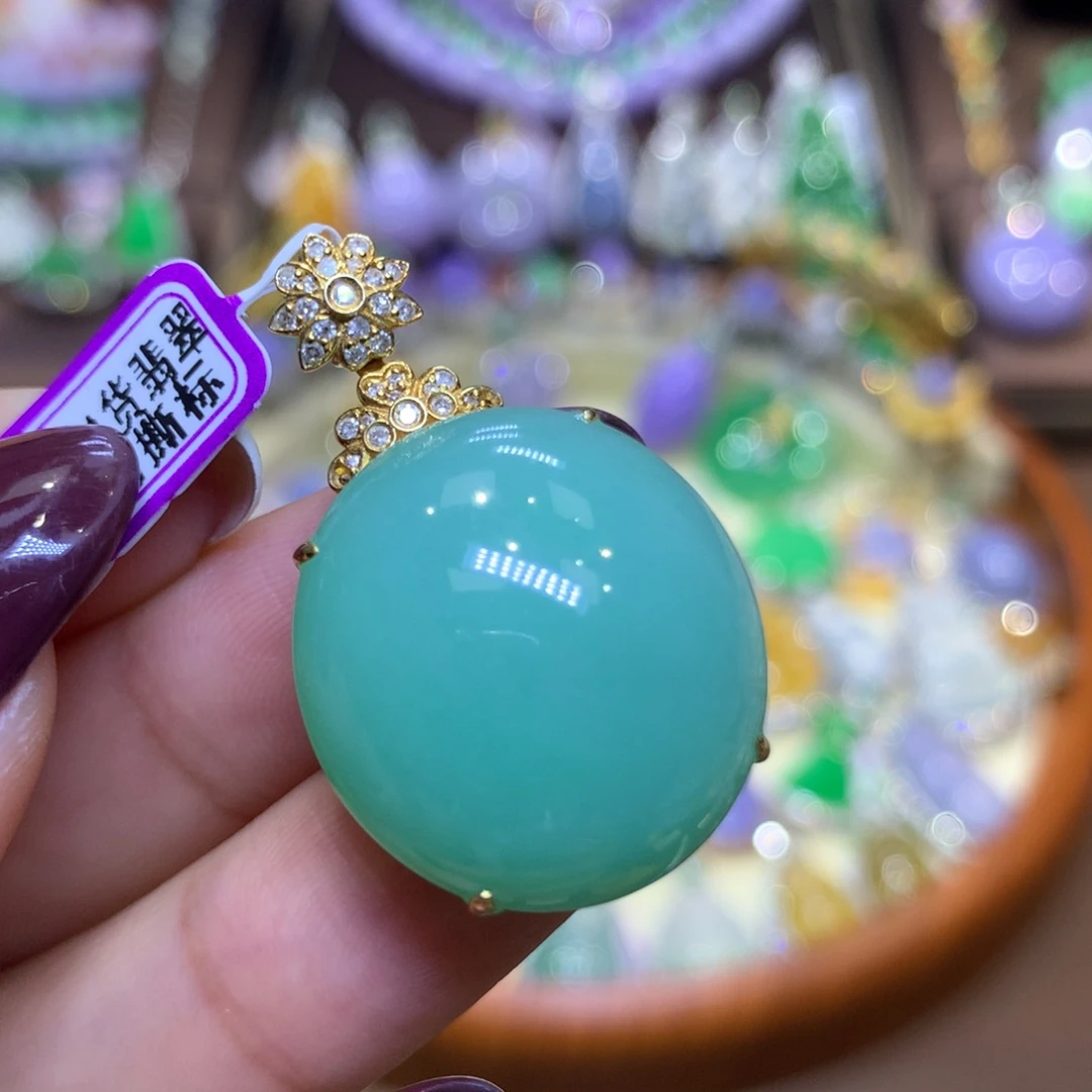 翡翠18K金镶嵌颈饰