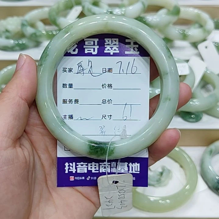 再***见透闪石-蛇纹石玉未镶嵌手镯