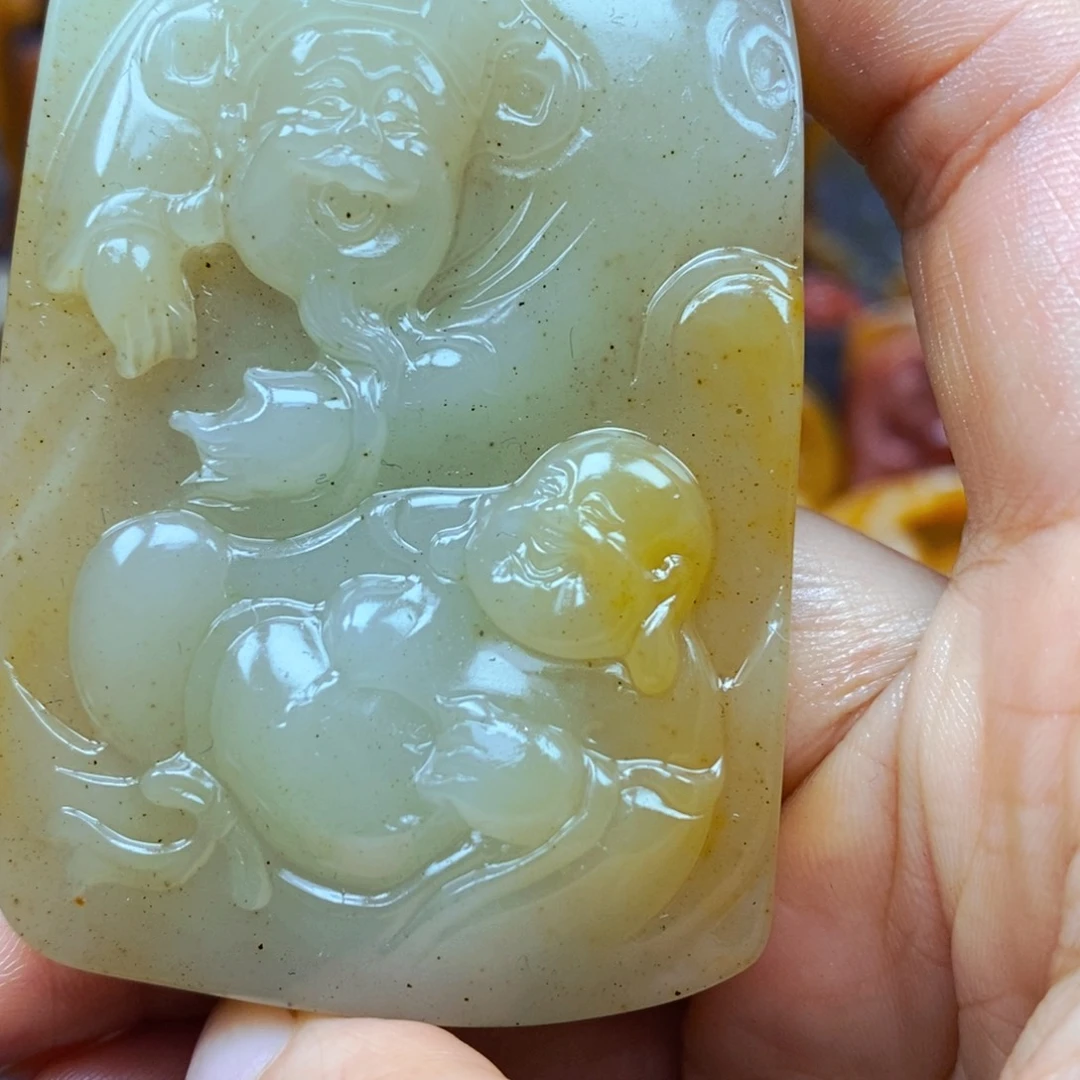 未镶嵌石英质玉（黄龙玉）颈饰