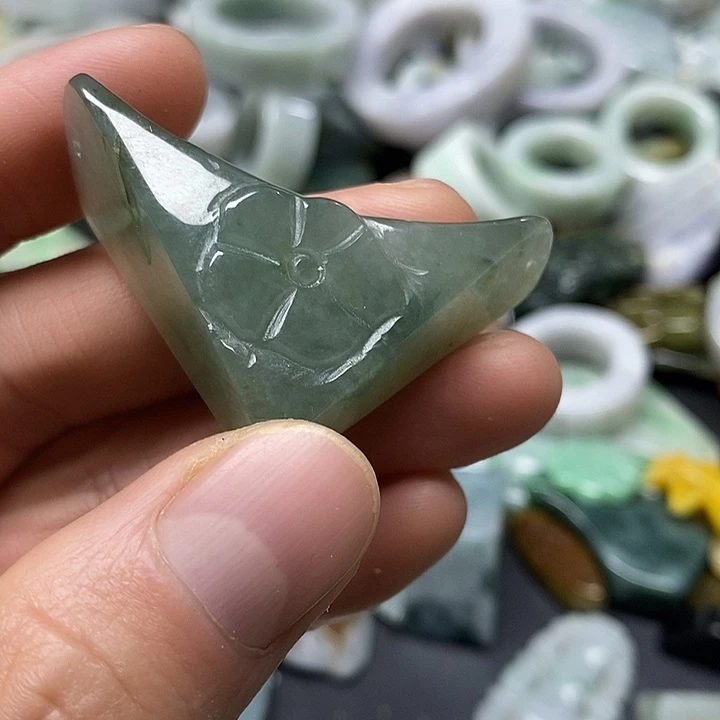 理***费翡翠未镶嵌颈饰天然翡翠