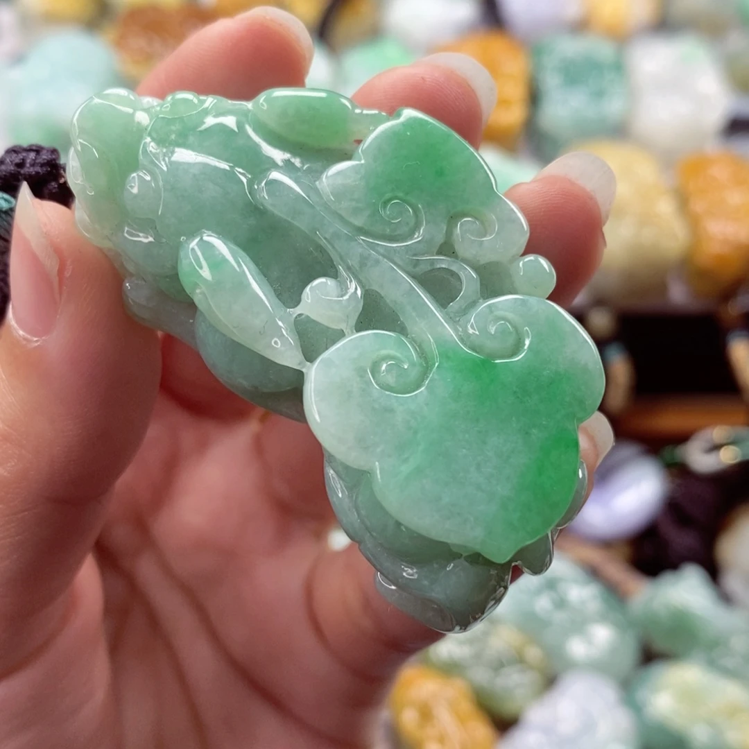 翡翠未镶嵌颈饰貔貅