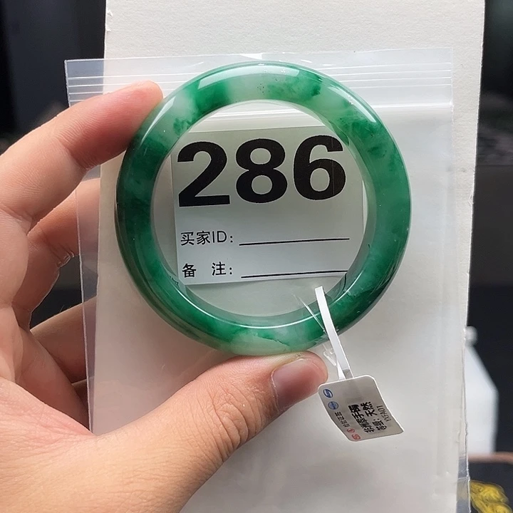 石英质玉（非洲翠）手镯未镶嵌286圈口5556