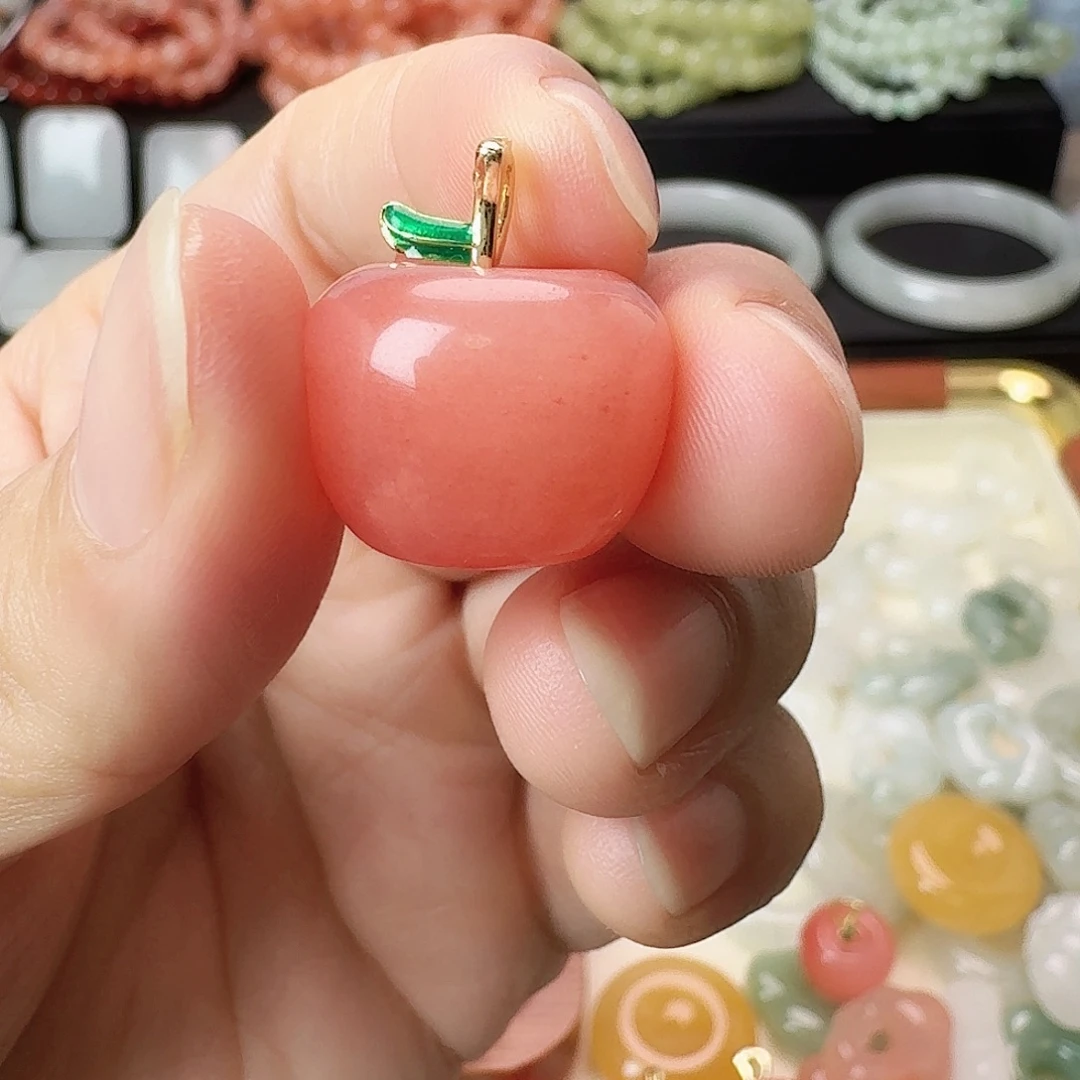 石英质玉未镶嵌颈饰平安扣