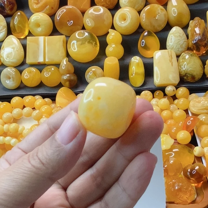 琥珀未镶嵌颈饰天然蜜蜡