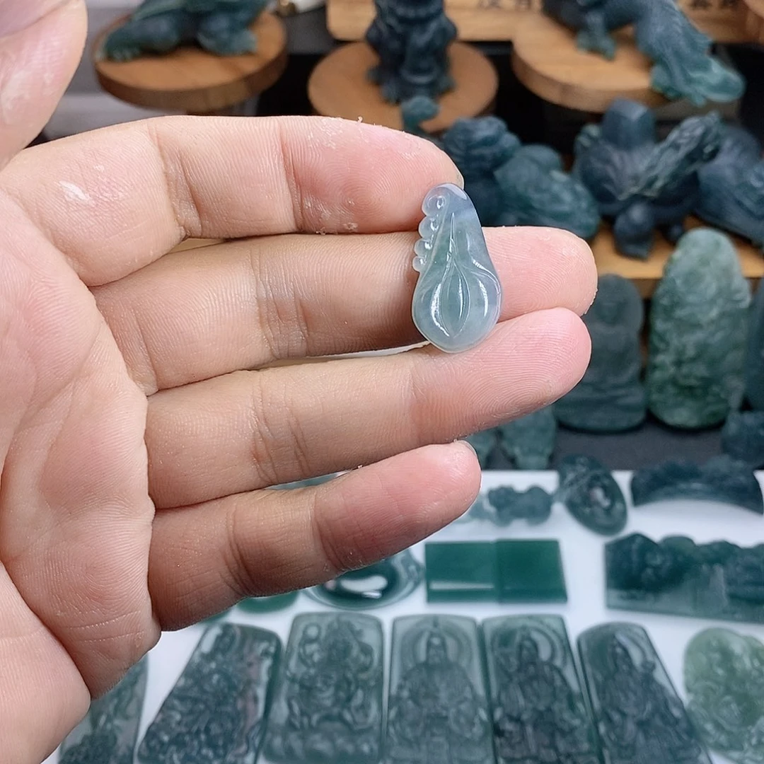 定制翡翠未镶嵌玉兰花