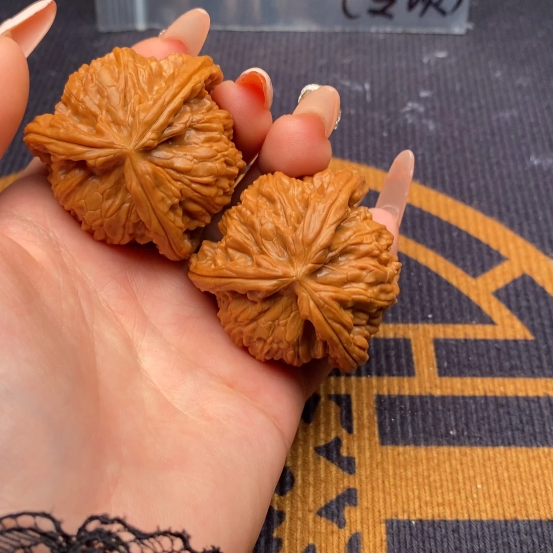 闯***湖文玩核桃吊坠白狮子