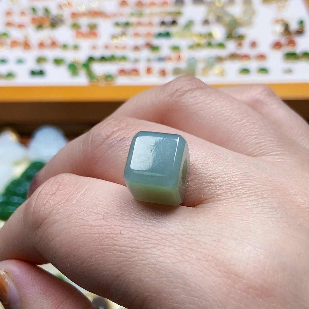 和田玉吊坠未镶嵌