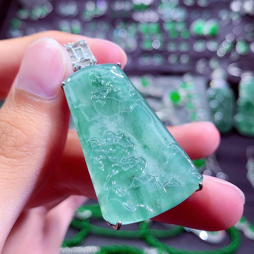 翡翠未镶嵌颈饰挂件