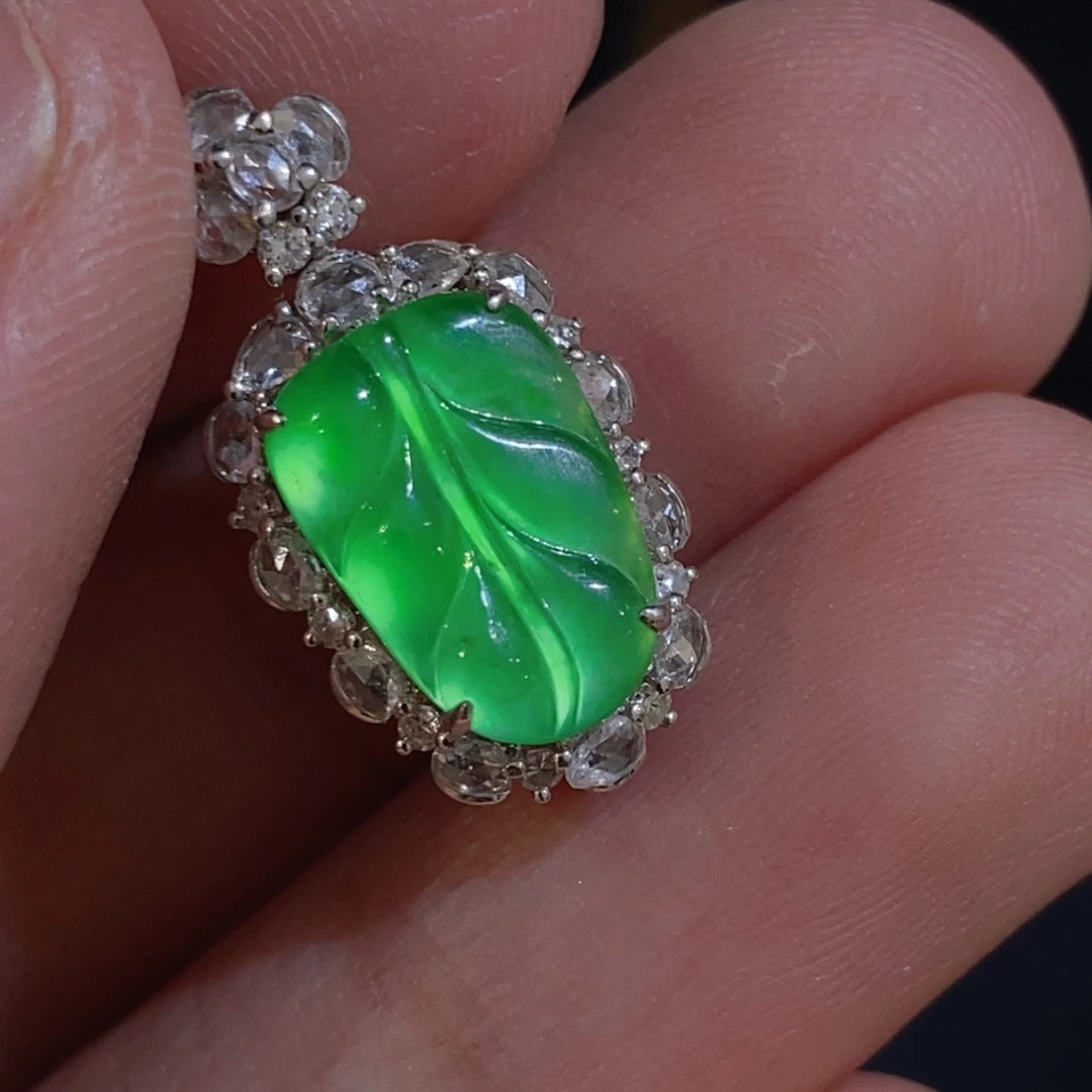 翡翠18K金镶嵌颈饰天然缅甸A货翡翠