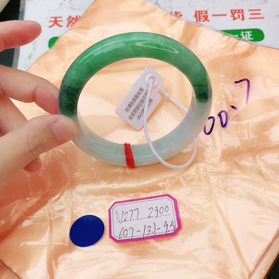 翡翠手镯未镶嵌伊*翡翠