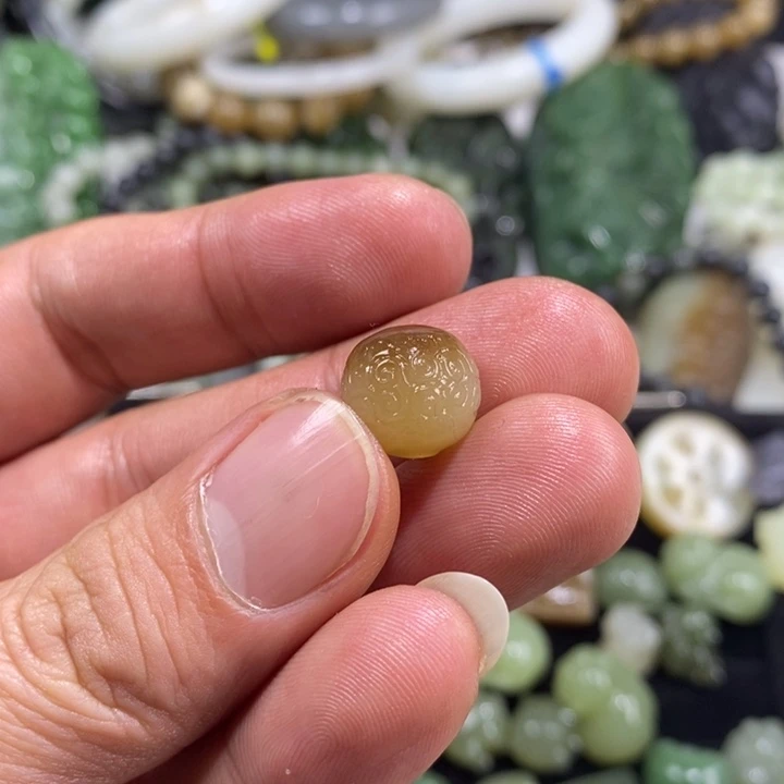 米***多和田玉（糖玉）未镶嵌车挂