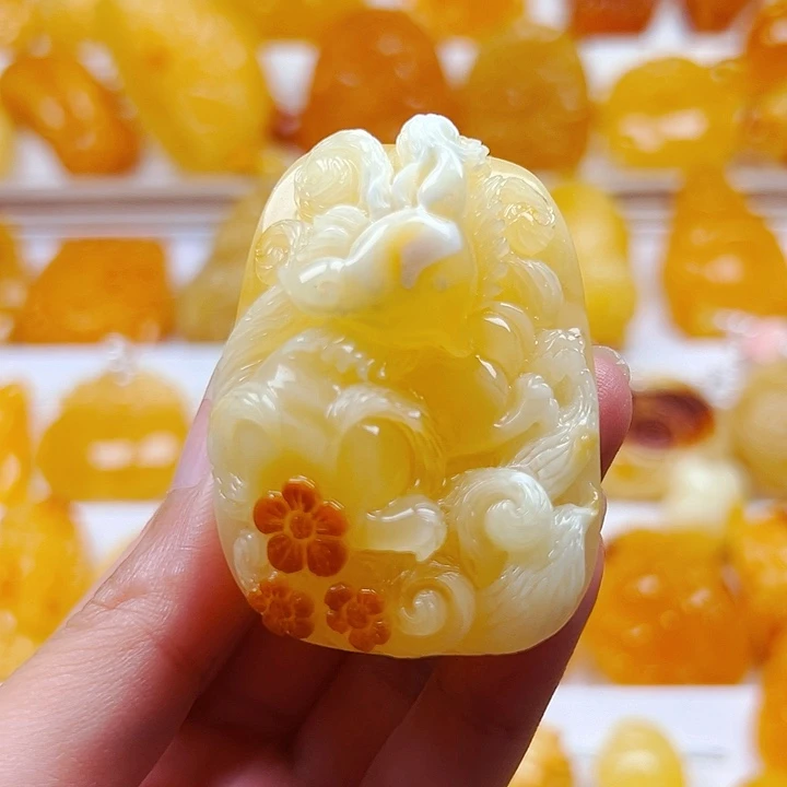 琥珀未镶嵌颈饰白蜡九尾狐